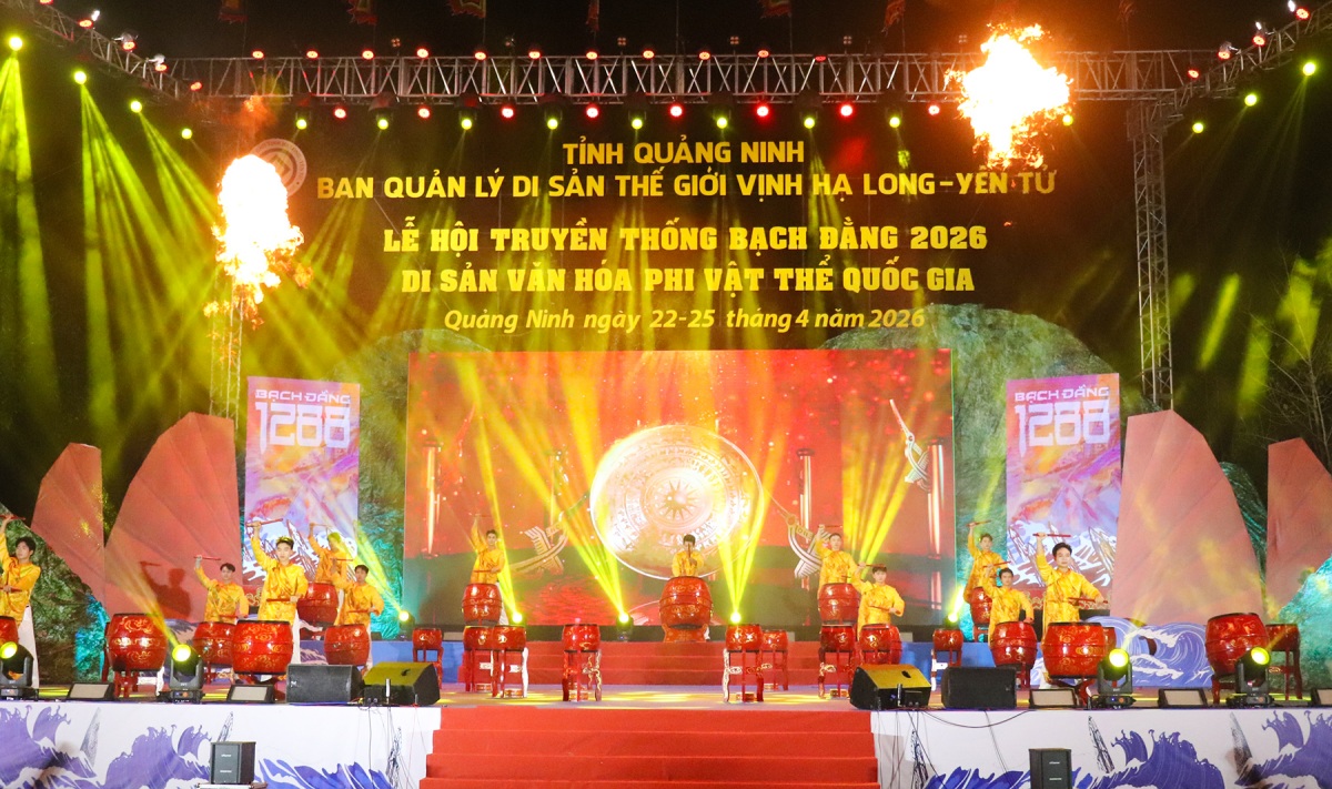 Pembukaan Festival Bach Dang di Tepi Sungai Warisan